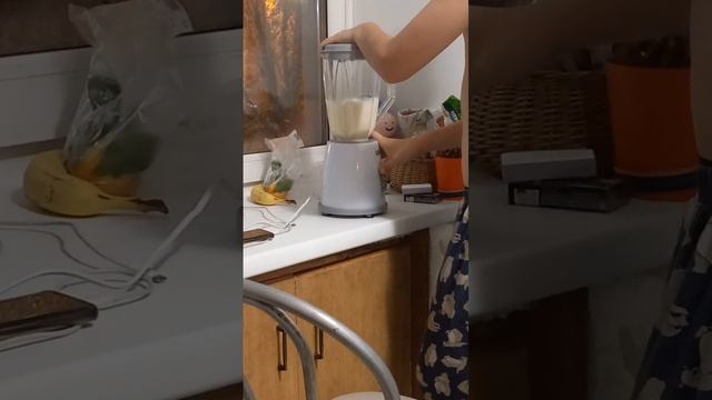 Коктейль "Будущий чемпион" 2 яйца, банан, молоко. Сава может смотреть онлайн