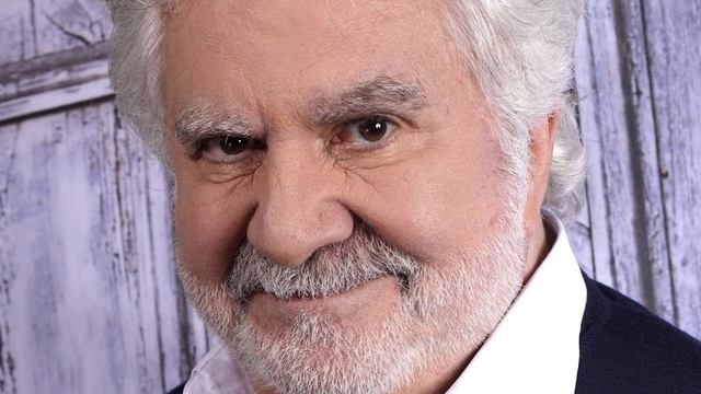 Au milieu des larmes et de la musique, famille et amis ont dit au revoir à Roland Magdane aujourd'h смотреть онлайн