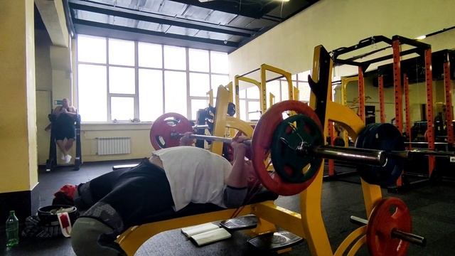 Д 1:Жим лежа с резиной на скорость, 70 кг, 7 подход. смотреть онлайн