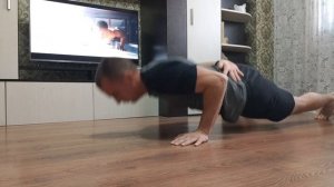 Отжимания на одной руке!!! Мощное упражнение для домашней тренировки