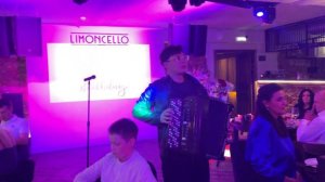 Руки вверх на баяне