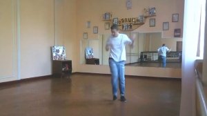 Как танцевать в клубе Парень классно танцует!