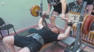 Жим с паузой, приседания на груди, быстрый жим...