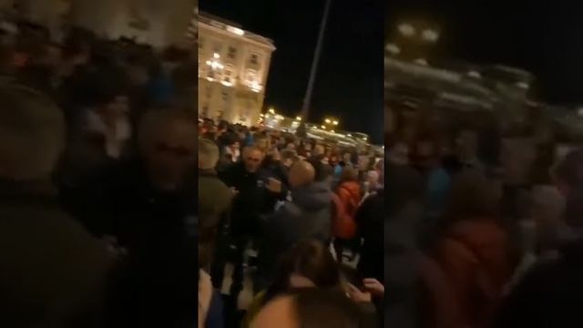 Live footage of 'Prefettura Di Trieste' square censored by the government