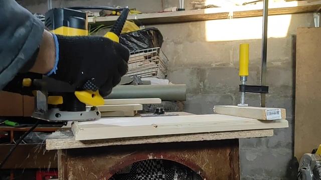 КАК ПРОИСХОДИТ ФРЕЗЕРОВАНИЕ своими руками. Фрезер Stanley по дереву. смотреть онлайн