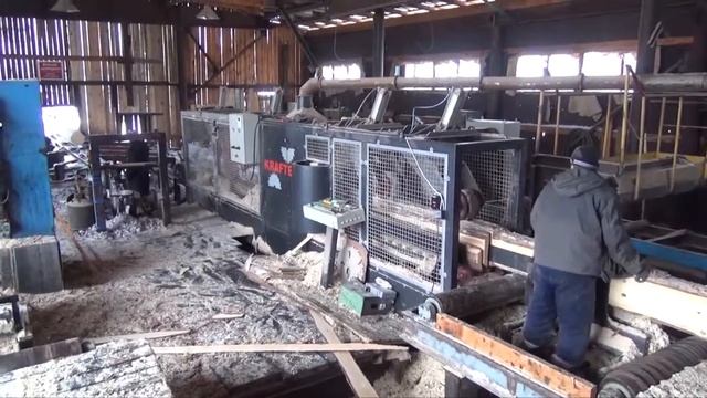 Брусовальный двухвальный станок с гусеничной подачей мод. «KRAFTER». Видео работы смотреть онлайн