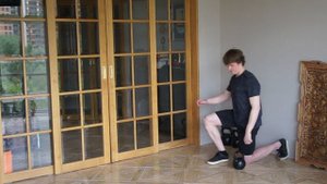 Жим гири над головой одно колено (Силовые подгруппа “руки жим”)