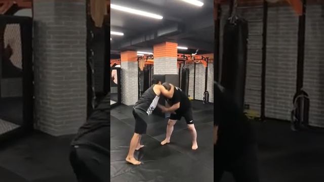 Схватка Абдулманапа Нурмагомедова и Шахрияра Аббасова смотреть онлайн