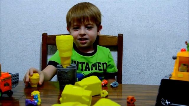 Трэш пак унитазы с трэш монстрами распаковываем и играем. Trash Pack toilets with monsters fun play смотреть онлайн