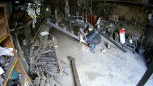 Г-образная лестница на прямом монокосоуре 100х100х4 с забежными ступенями