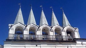 Колокольный звон в Тихвинском монастыре