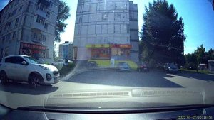 кто должен уступать в этой ситуации?? проверяем знания. все происходит в зоне действия знака