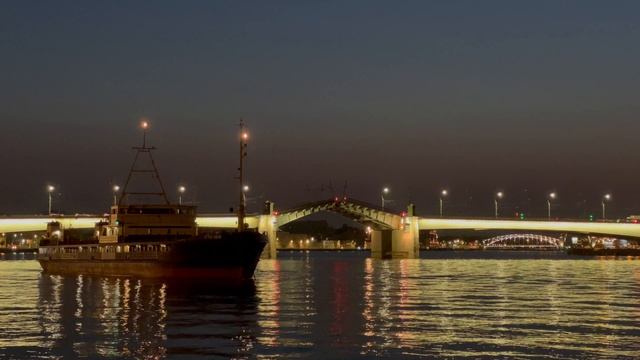 Развод моста Александра Невского
