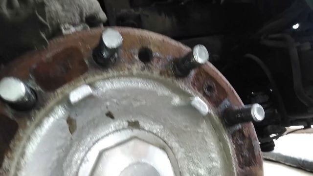 ВолЬво FH12. Замена балки. Часть 1. Вывешивание. смотреть онлайн