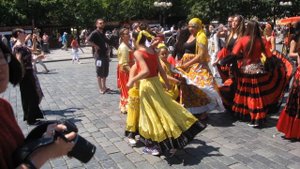 Цыгане. Поют. Танцуют. Фестиваль. Музыкальный, международный. Прага.