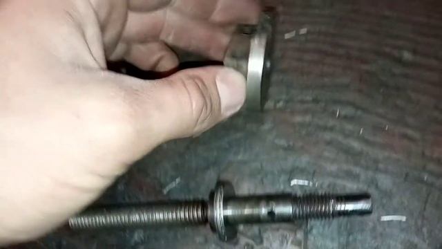 Упорные подшипники в поперечную подачю и малую продольную токарного станка ТВШ-3 смотреть онлайн