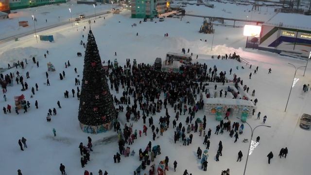 Открытие Снежного городка 2020 + парад Дедов Морозов и Снегурочек. (Таймыр Дудинка) смотреть онлайн