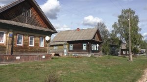 Деревни в глубинке России. Деревня Марково. Красивые старинные дома. Заброшенная деревянная церковь