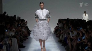 В Милане лучшие мировые кутюрье представили свои весенне-летние коллекции