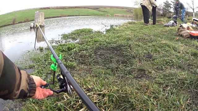 Карась на фидер. Веселая рыбалка. смотреть онлайн