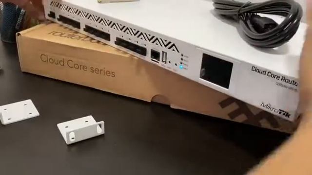 Cloud Core Router 12 puertos SFP, 1 SFP+ 10G, c/fuente redundante