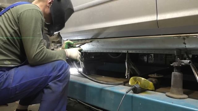 Форд Фокус 2 кузовной ремонт ч.3 замена порога # 3 смотреть онлайн