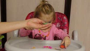 Игры для детей от 1 года или чем занять ребенка от 15 мин и больше. Развитие мелкой моторики.