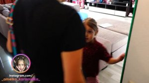 СУПЕРСИЛА и Хорошие Привычки! Амелька собирает коллекцию крутых наклеек! Амелька Карамелька