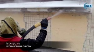 удаление краски с фасада школы