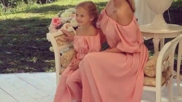 Мамы и дочки в одинаковых одежде смотреть онлайн