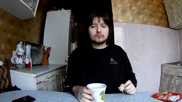 Завтракаю и пью какао в честь первого снега смотреть онлайн