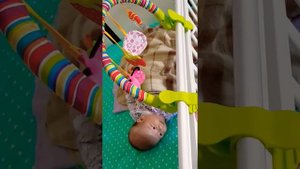 Как младенец агукает в 2 месяца. Милада гулит на дугу Tiny love