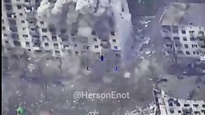 ????Десантники накрыли артиллерией дом, где укрылась группа всушников в Бахмуте