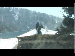 Снежки на крыше