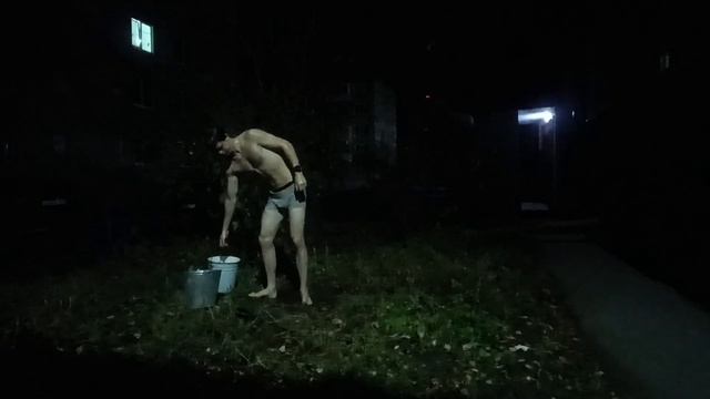 Обливание холодной водой закаливание.