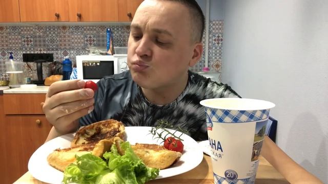 Гренки со сметаною МУКБАНГ mukbang eating смотреть онлайн