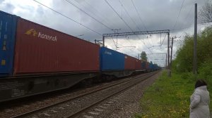 ЧС7 с контейнерным составом