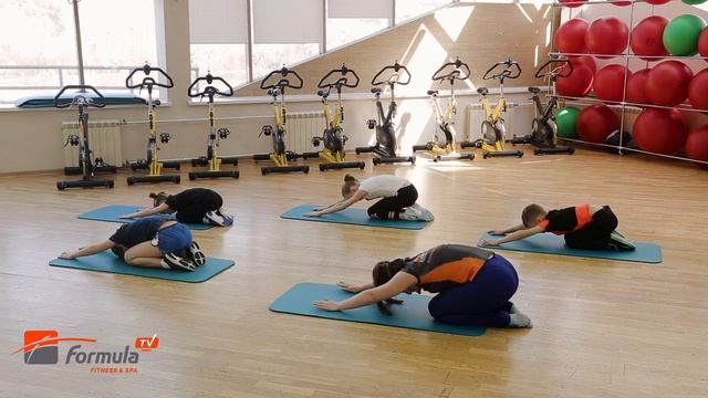 ТРЕНИРОВКА С ДЕТЬМИ. УКРЕПЛЯЕМ МЫШЕЧНЫЙ КАРКАС ДЛЯ ОСАНКИ. УПРАЖНЕНИЯ ОТ СУТУЛОСТИ