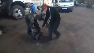 Renault Magnum снятие тормозного диска.