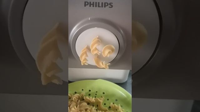 Спиральки из муки твёрдых сортов в Пасте-машине Филипс смотреть онлайн