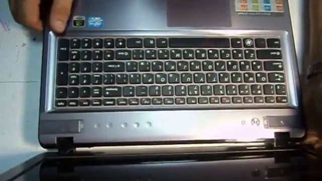 Lenovo IdeaPad Y570 - разбор смотреть онлайн