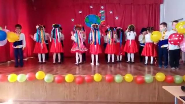 Наш весёлый хоровод. Щербаковская средняя школа имени Мариям Хакимжановой 1'б' класс.