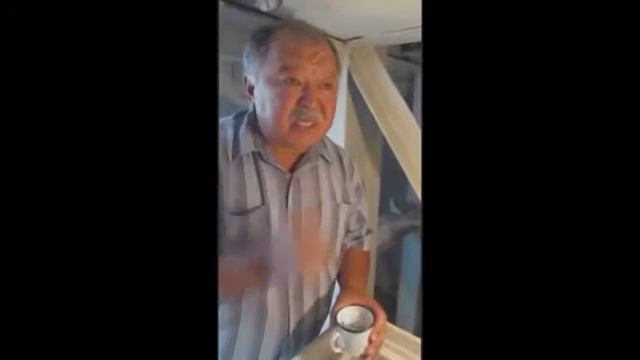 Мужик пьет ртуть