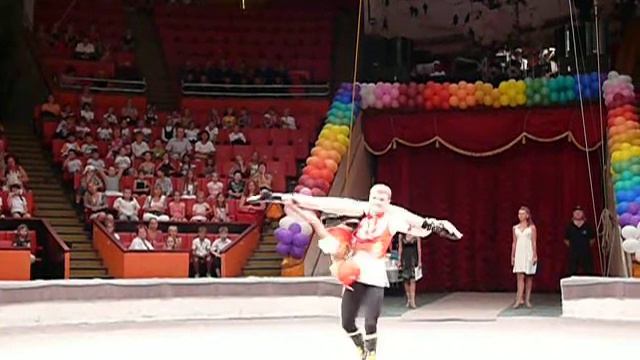 Русские забавы. Акробатический дуэт