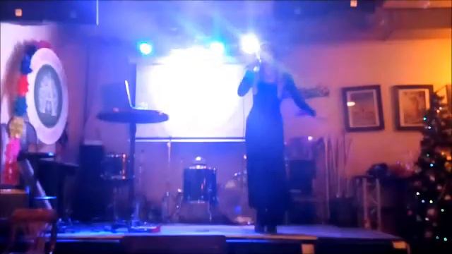 Тиллен Аверс, соло-выступление в пабе "Альбион".