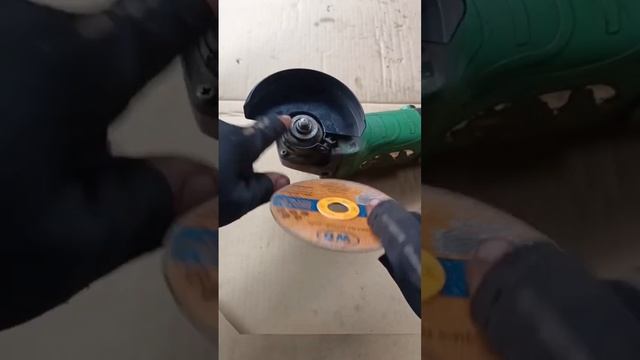 how to install the cutting grinder.