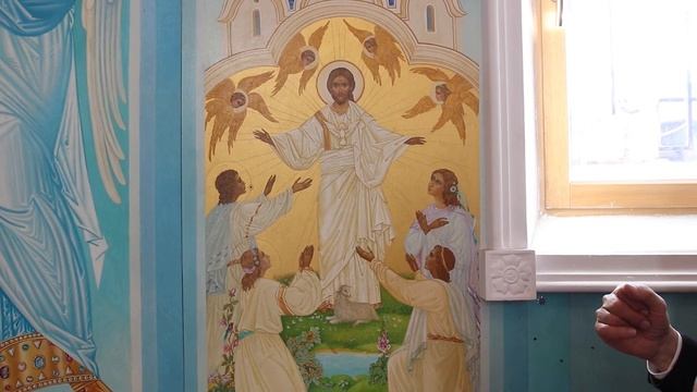 Роспись алтарной стены храма на фанерных щитах..