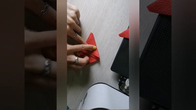 Делаем бабочку из бумаги. Как сделать бабочку из салфетки.Оригами смотреть онлайн