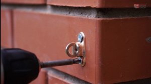 Установка мягких окон в беседке из кирпича.