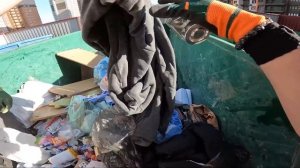 Как я зарабатываю лазая по мусоркам ? Dumpster Diving RUSSIA #58
